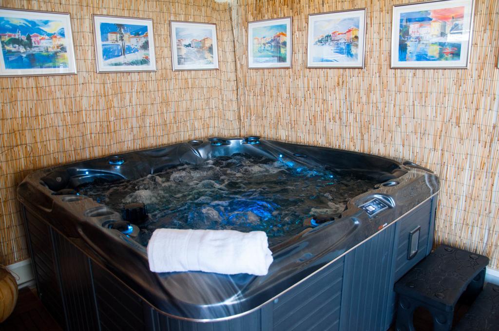 Camping Adria Mobile Homes In Camping Kastanija Novigrad Istria المظهر الخارجي الصورة