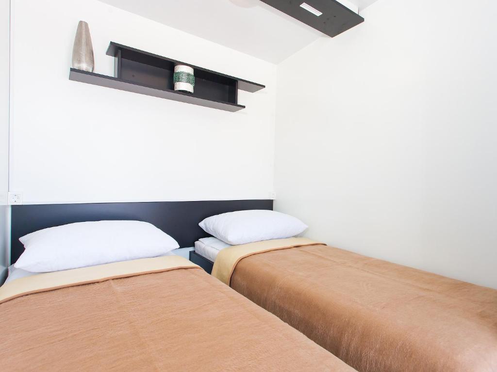 Camping Adria Mobile Homes In Camping Kastanija Novigrad Istria الغرفة الصورة