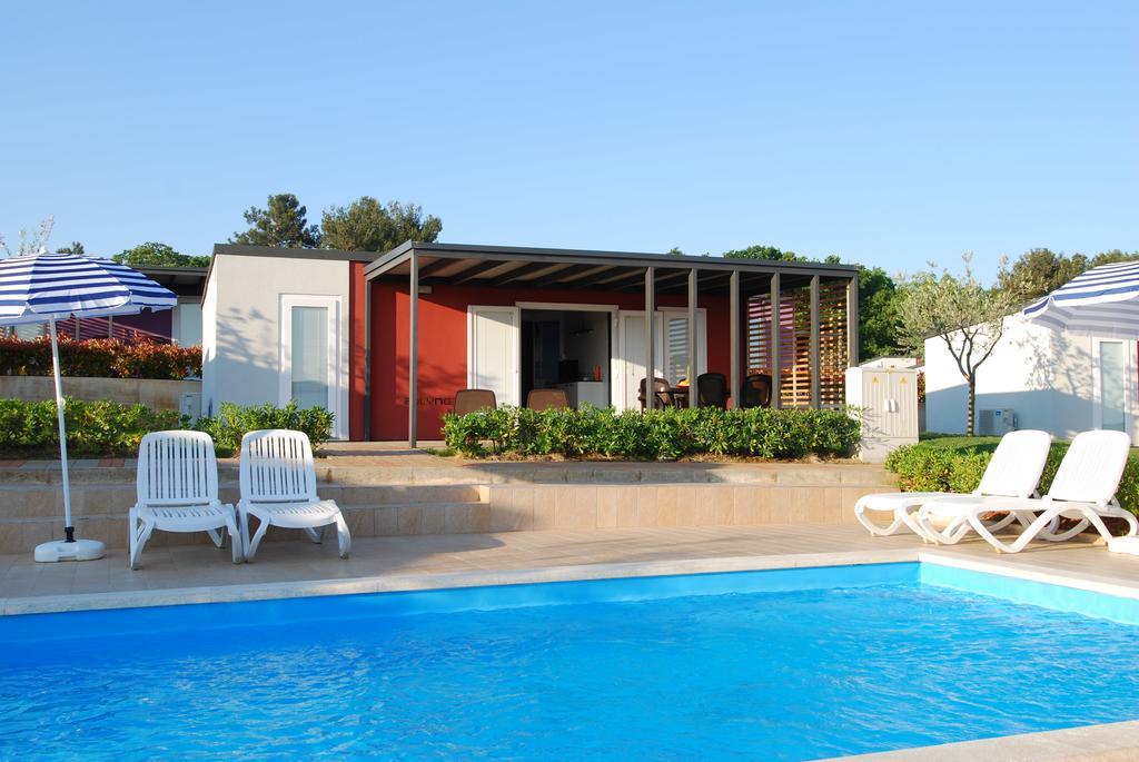Camping Adria Mobile Homes In Camping Kastanija Novigrad Istria المظهر الخارجي الصورة