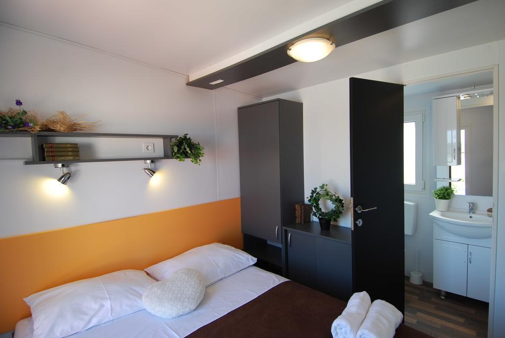 Camping Adria Mobile Homes In Camping Kastanija Novigrad Istria المظهر الخارجي الصورة