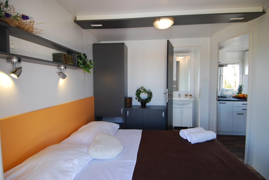 Camping Adria Mobile Homes In Camping Kastanija Novigrad Istria المظهر الخارجي الصورة