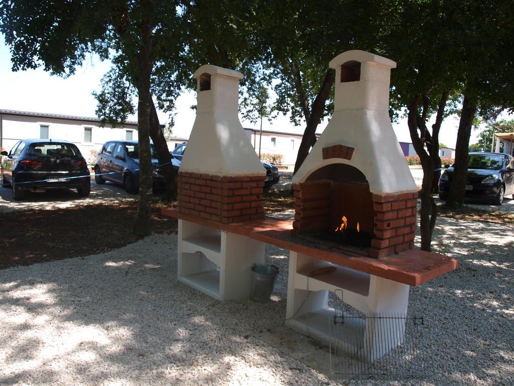 Camping Adria Mobile Homes In Camping Kastanija Novigrad Istria المظهر الخارجي الصورة
