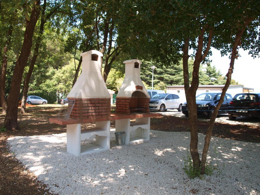 Camping Adria Mobile Homes In Camping Kastanija Novigrad Istria المظهر الخارجي الصورة