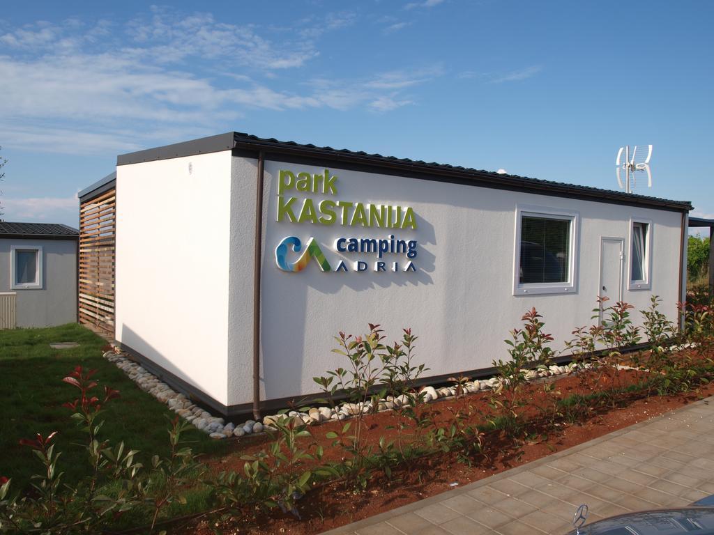 Camping Adria Mobile Homes In Camping Kastanija Novigrad Istria المظهر الخارجي الصورة
