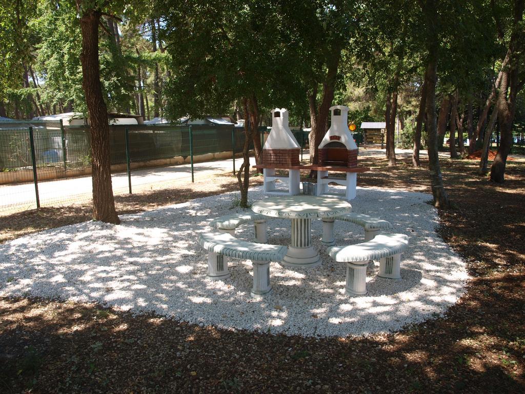 Camping Adria Mobile Homes In Camping Kastanija Novigrad Istria المظهر الخارجي الصورة
