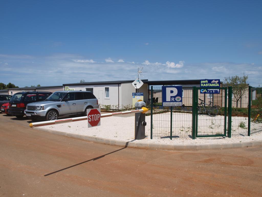 Camping Adria Mobile Homes In Camping Kastanija Novigrad Istria المظهر الخارجي الصورة